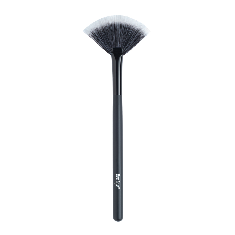 Ben Nye - PBS4 Medium Fan Brush Ben Nye - PBS4 Medium Fan Brush