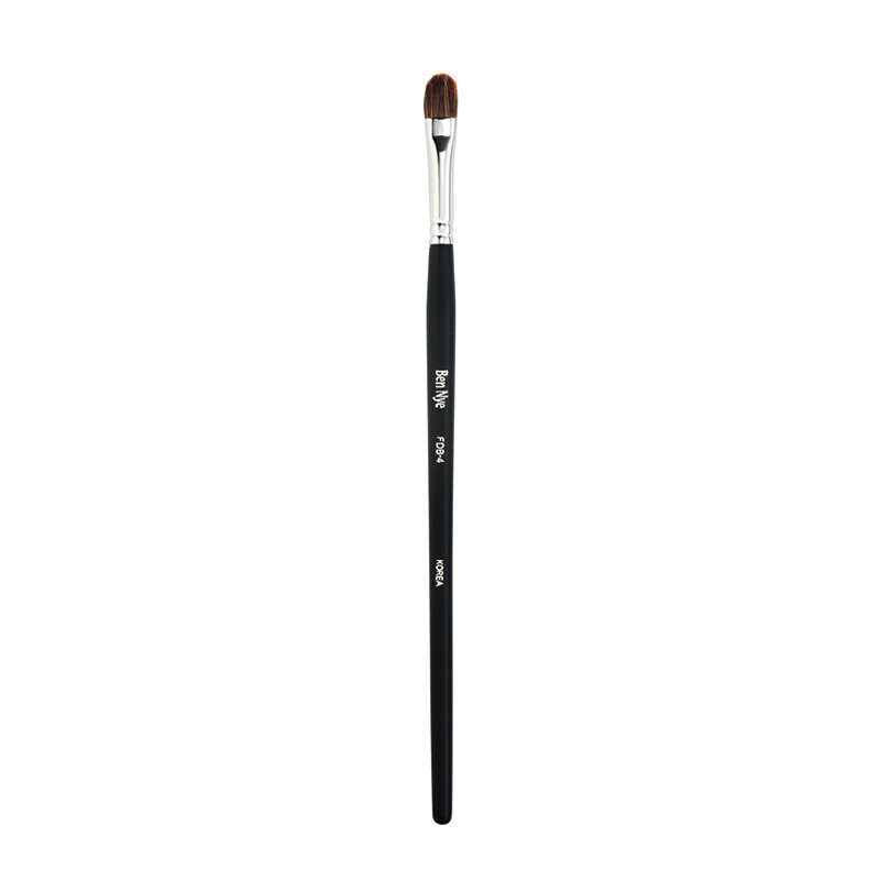 Ben Nye - FDB4 Petite Shader Brush Ben Nye - FDB4 Petite Shader Brush
