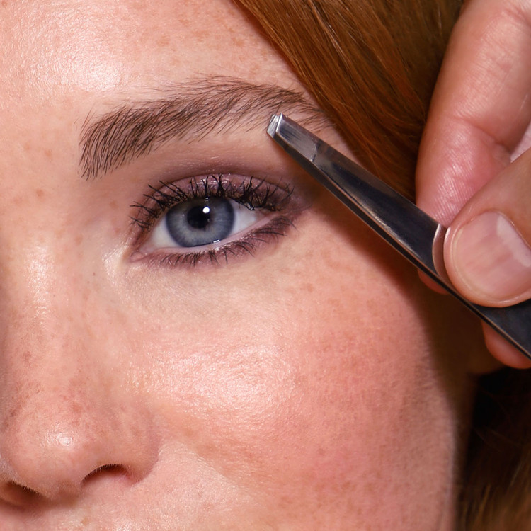 ESUM Cosmetics - Slant Tip Tweezers